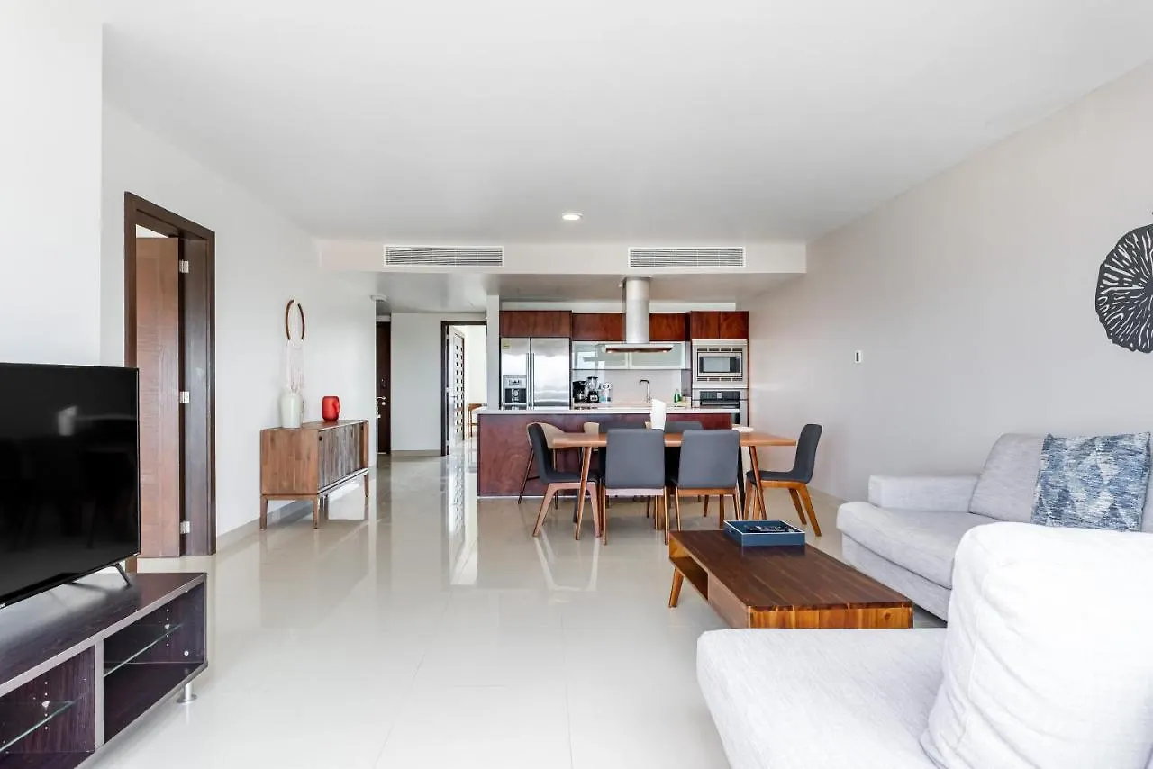 Apartamento Casa Los Mares ocean front penthouse condo Playa del Carmen México